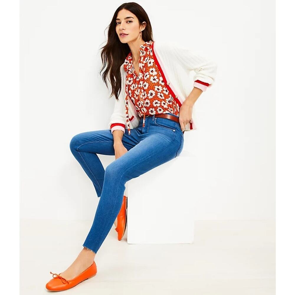 LOFT Skinny Jeans in Bright Mid Vintage Wash‎ Mid Rise Chewed Hem Blue Size 0/25